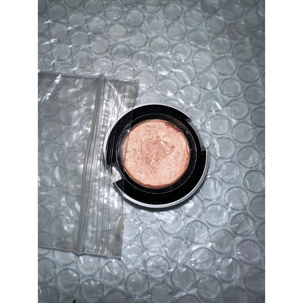 Urban Decay Freelove eye shadow token eyeshadow